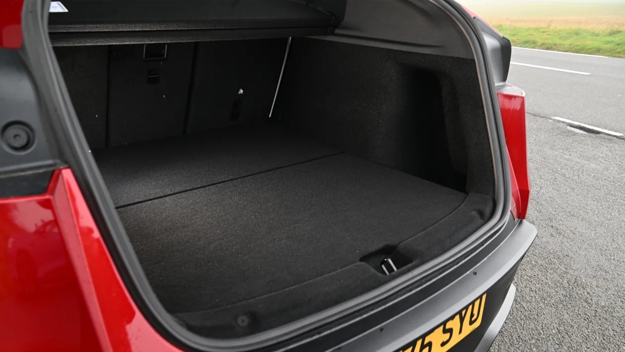 esla Model Y vs MG IM6 : Ποιο ηλεκτρικό SUV κερδίζει;