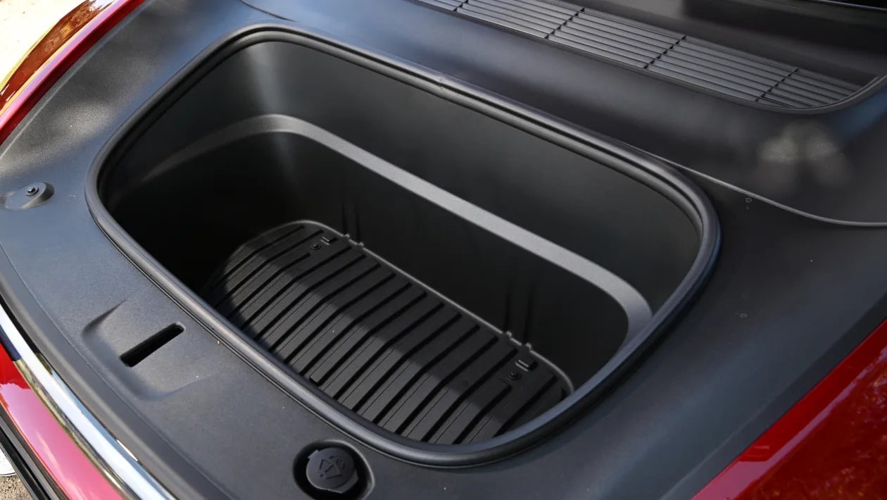 esla Model Y vs MG IM6 : Ποιο ηλεκτρικό SUV κερδίζει;