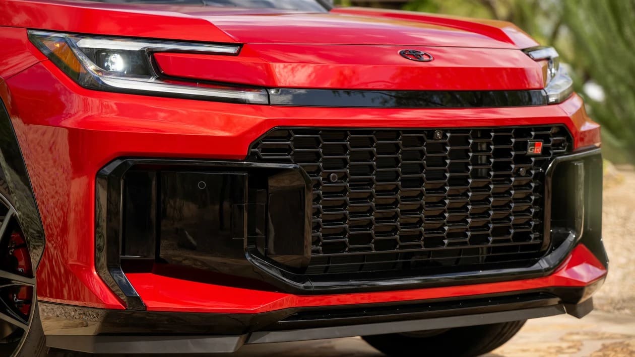 RAV4 GR Sport 2026 - Όταν ο ηλεκτρισμός συναντά την αδρεναλίνη!