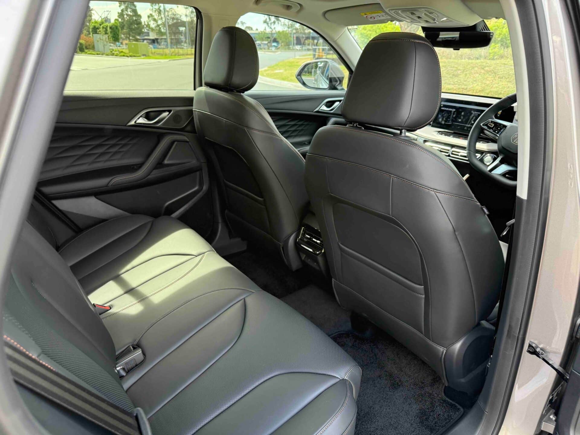 MG HS Hybrid+ 2026: Το SUV που καίει σαν μοτοποδήλατο και οδηγεί σαν Premium!