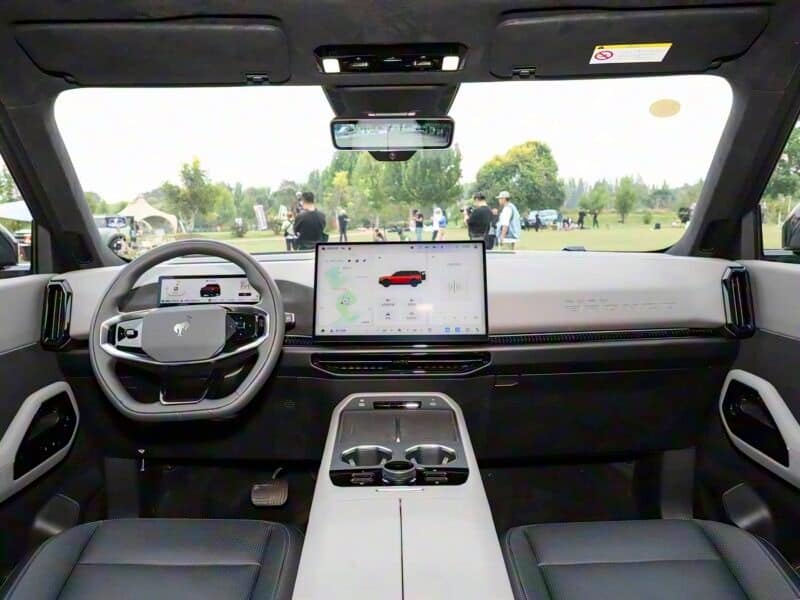 Το νέο κινεζικό Ford Bronco, μετατρέπεται με ένα κουμπί σε... τροχόσπιτο!