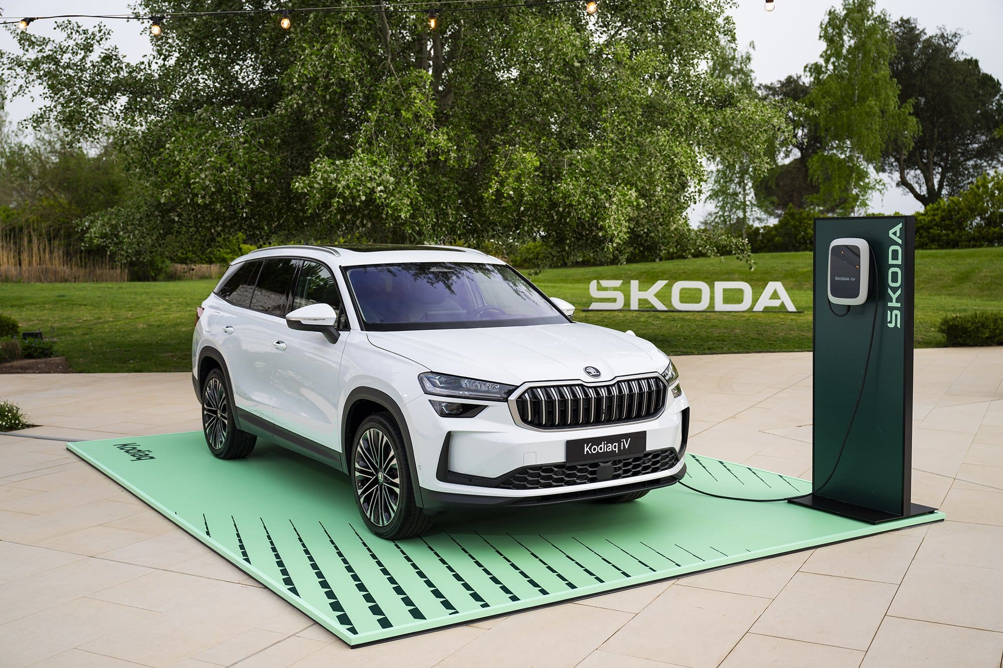 Το μεγάλο SUV της Skoda πλέον υβριδικό – Δες τι κάνει το Kodiaq PHEV!