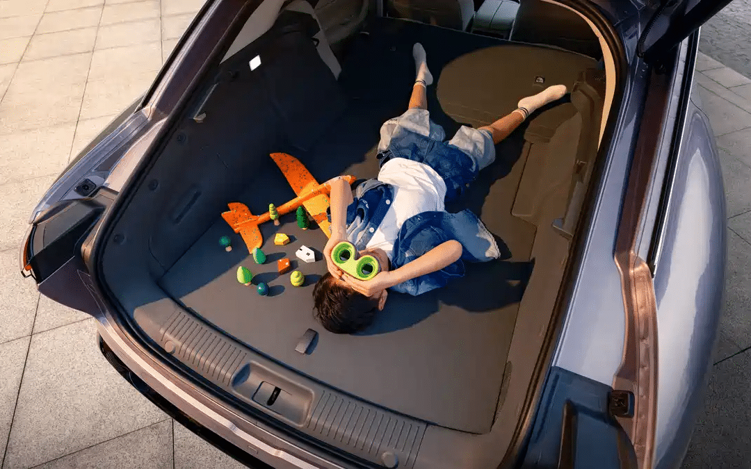 Αυτό το κινεζικό ηλεκτρικό σεντάν, φορτίζει 320 km αυτονομίας σε 14 λεπτά!