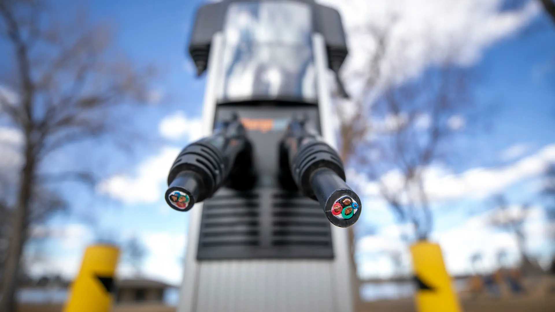 Φορτιστής off, κλοπές καλωδίων on