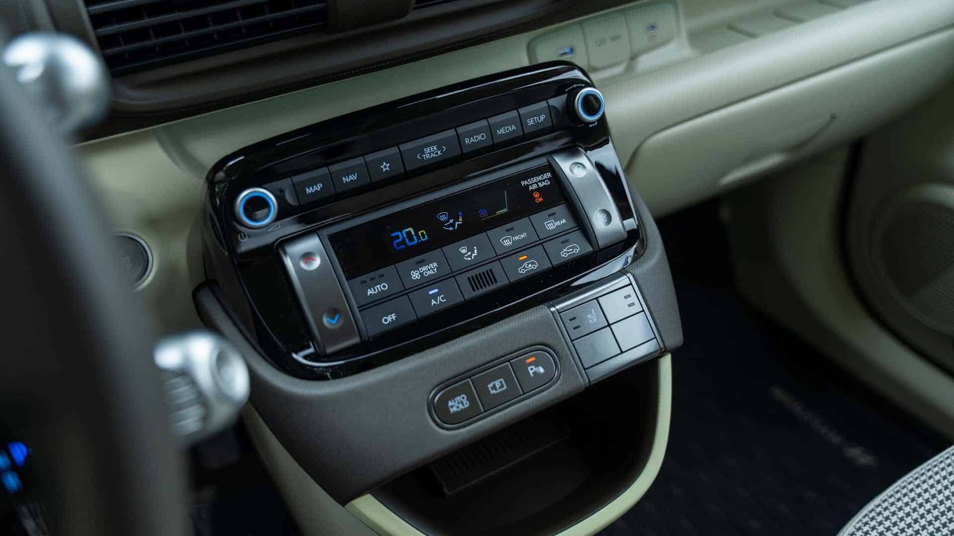 Hyundai Inster: Το μικρό ηλεκτρικό που σε κάνει να χαμογελάς ακόμα και στις... Άλπεις