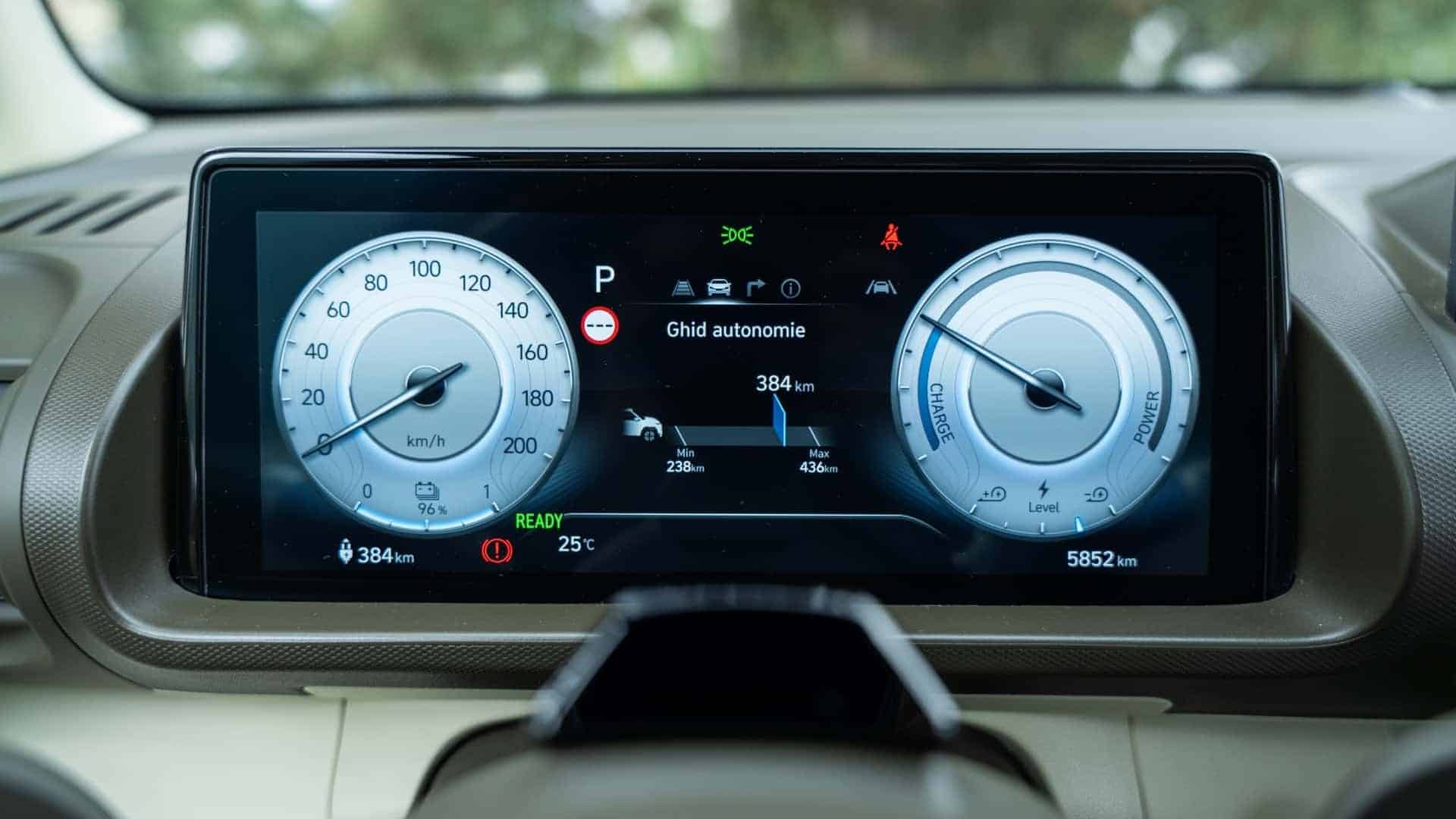 Hyundai Inster: Το μικρό ηλεκτρικό που σε κάνει να χαμογελάς ακόμα και στις... Άλπεις