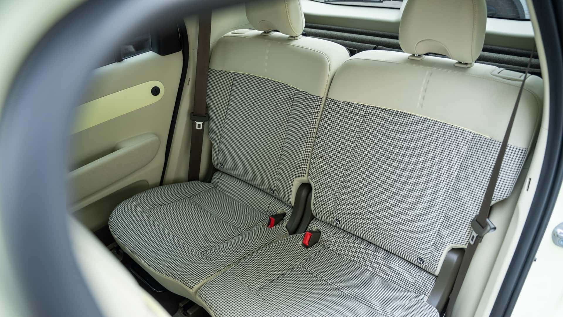 Hyundai Inster: Το μικρό ηλεκτρικό που σε κάνει να χαμογελάς ακόμα και στις... Άλπεις