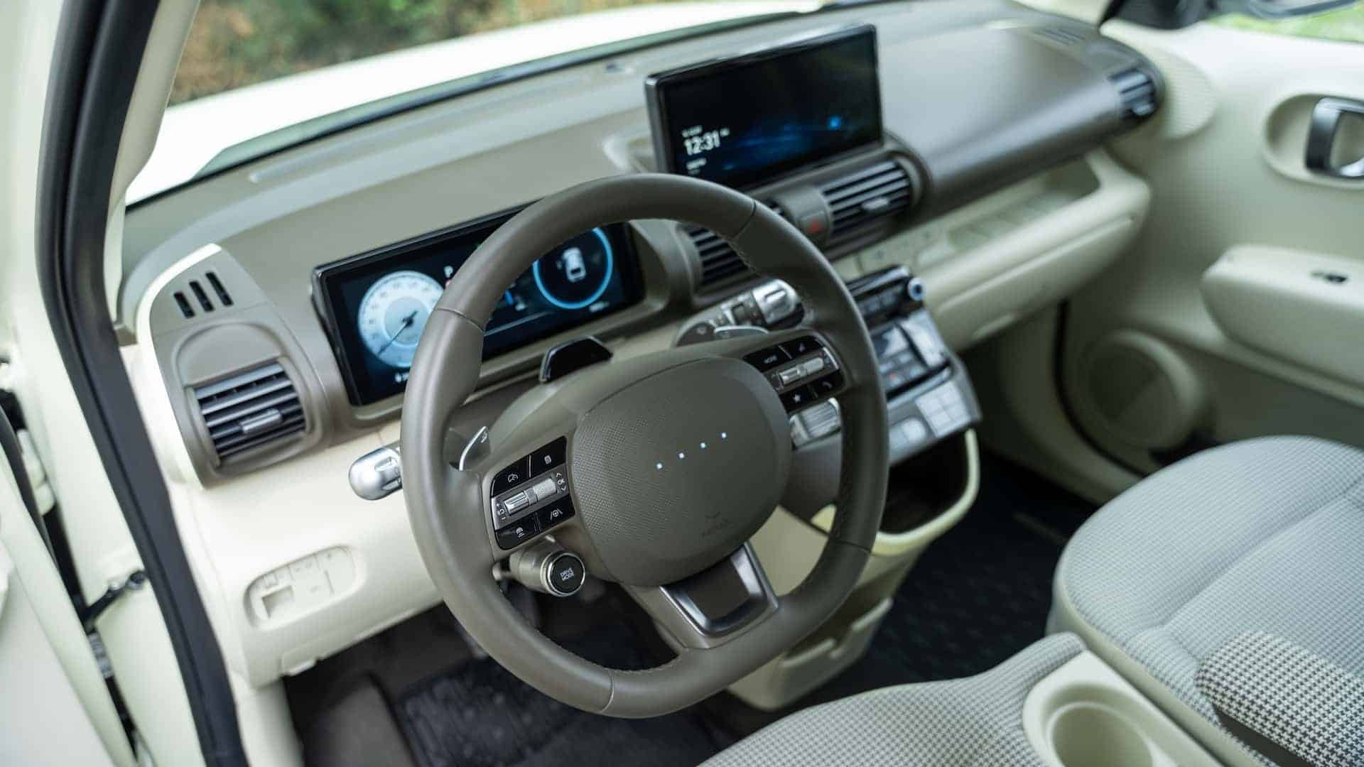 Hyundai Inster: Το μικρό ηλεκτρικό που σε κάνει να χαμογελάς ακόμα και στις... Άλπεις