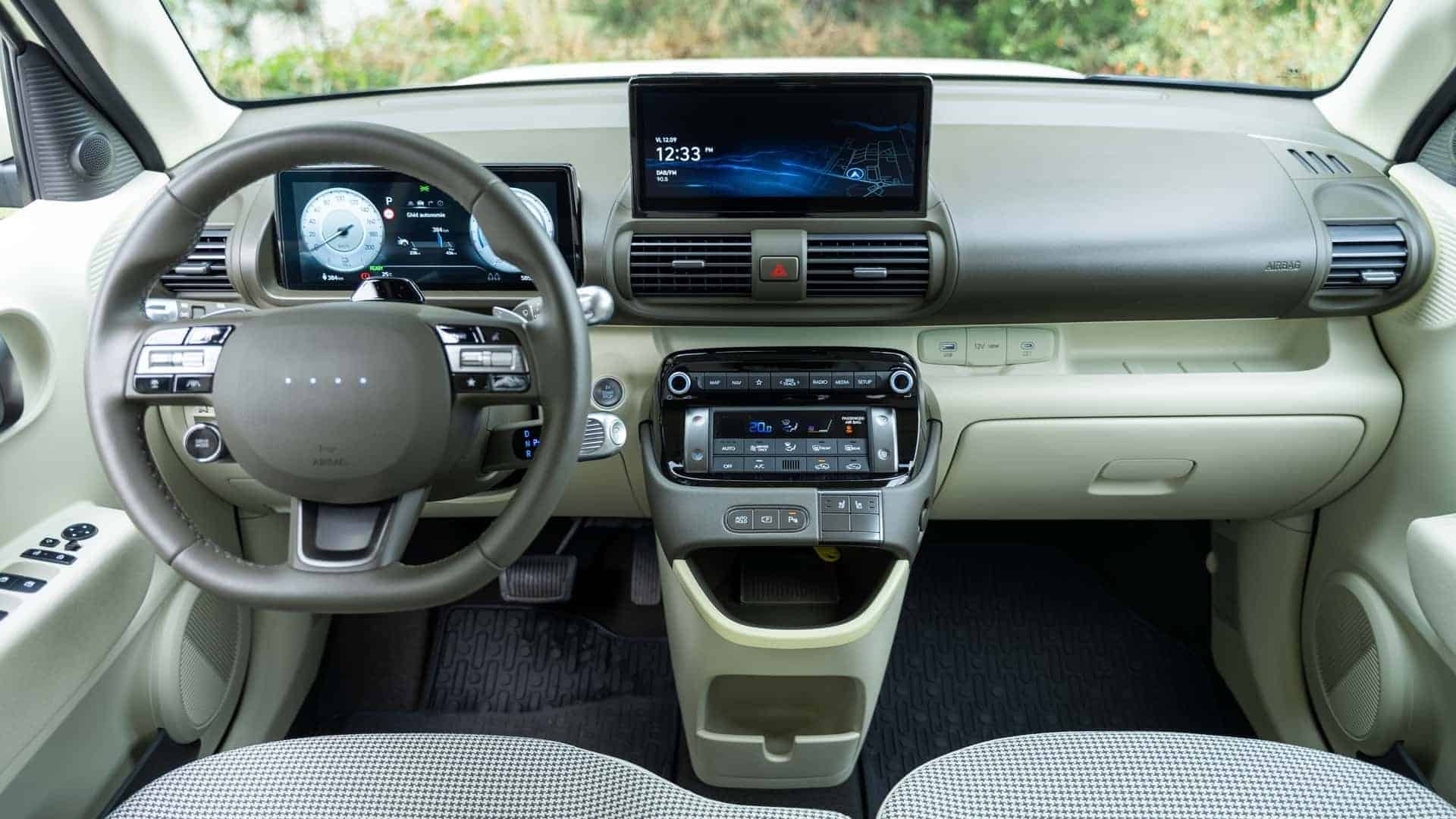 Hyundai Inster: Το μικρό ηλεκτρικό που σε κάνει να χαμογελάς ακόμα και στις... Άλπεις