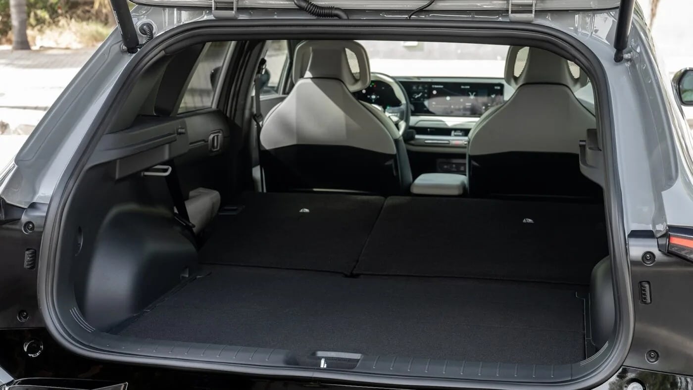 Kia EV4: Το νέο ηλεκτρικό που συνδυάζει άνεση, στυλ και απίστευτη αυτονομία!