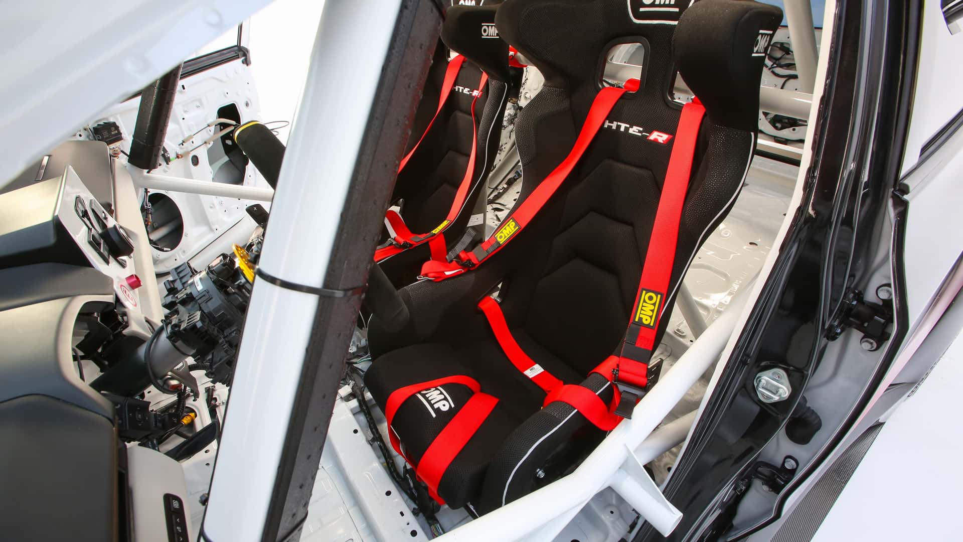 Toyota bZ Time Attack - Δεν υπόσχεται καρδιοχτύπια… τα προκαλεί!