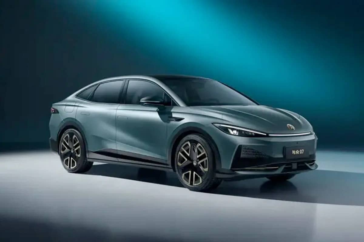 Η Volkswagen αλλάζει σελίδα με το νέο ηλεκτρικό sedan ID.UNYX 07