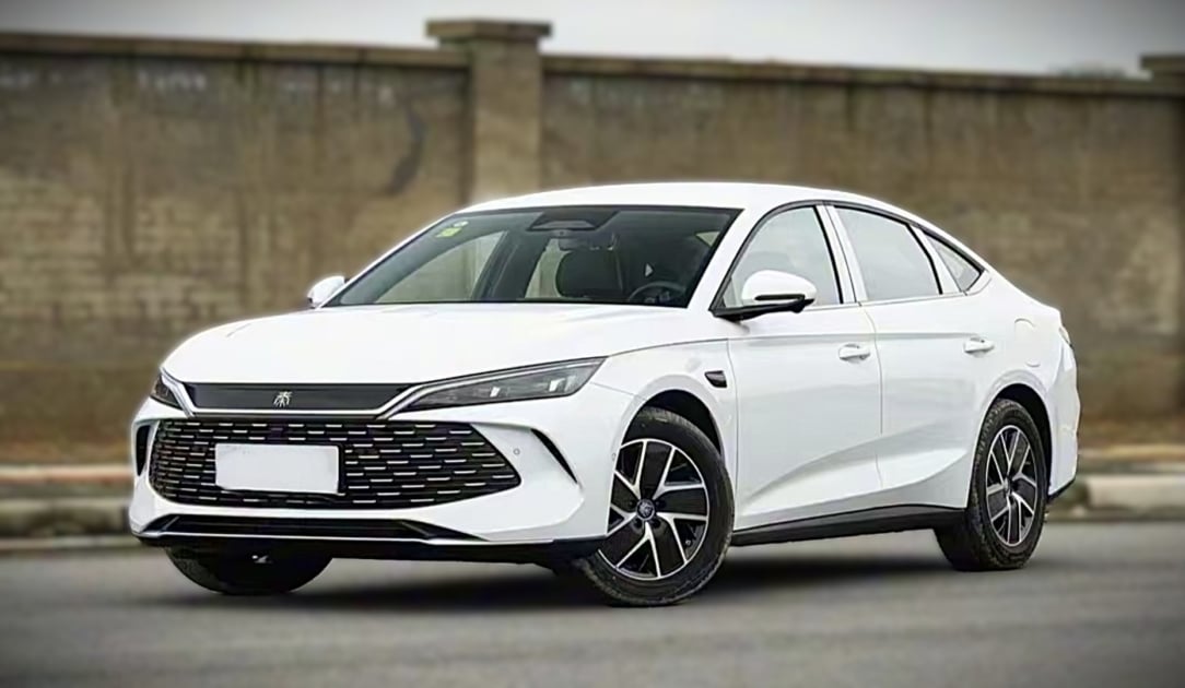 Η BYD λανσάρει το PHEV σεντάν Qin L DM-i του 2026 με αυτονομία 2.148 χλμ