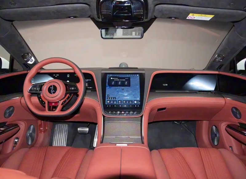 BYD Yangwang U7: Το υπερ-σεντάν των 1.341 ίππων αναβαθμίζεται