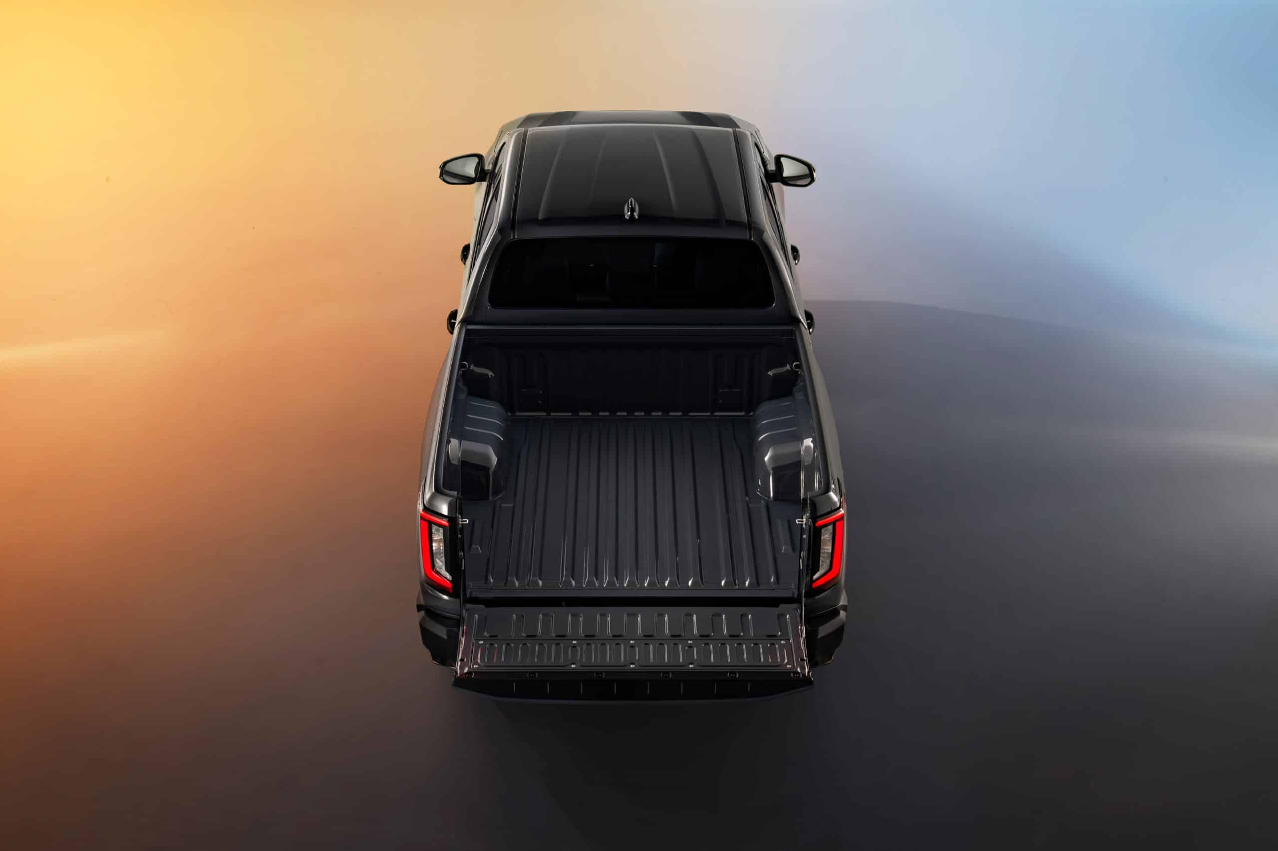 Η Toyota αποκαλύπτει το νέο Hilux και σε αμιγώς ηλεκτρική έκδοση