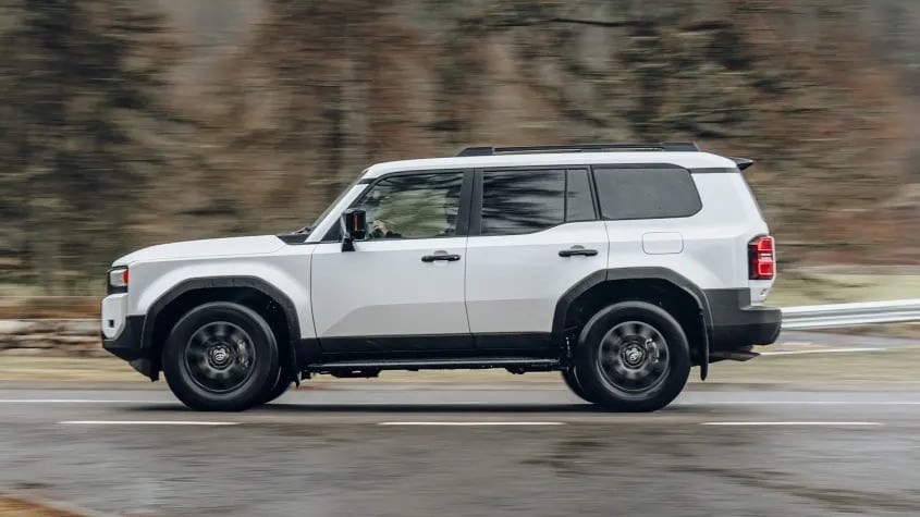 Νέο Toyota Land Cruiser Hybrid: Περισσότερη άνεση, έξτρα ισχύς και κορυφαίες off-road δυνατότητες