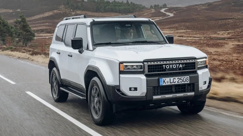 Νέο Toyota Land Cruiser Hybrid: Περισσότερη άνεση, έξτρα ισχύς και κορυφαίες off-road δυνατότητες