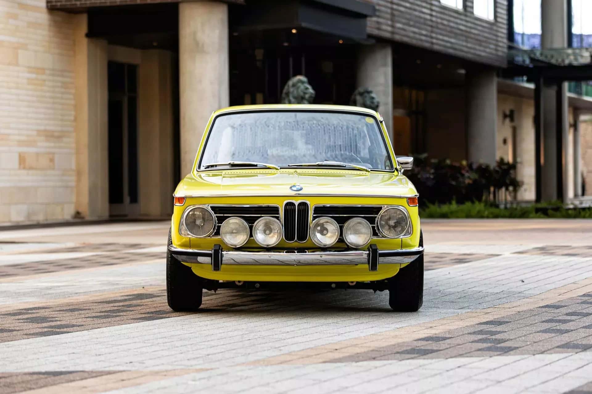 Μια κλασσική «μπέμπα» 2002 φόρεσε «καρδιά» Tesla και μπήκε στη πρίζα! <p data-wpview-marker=