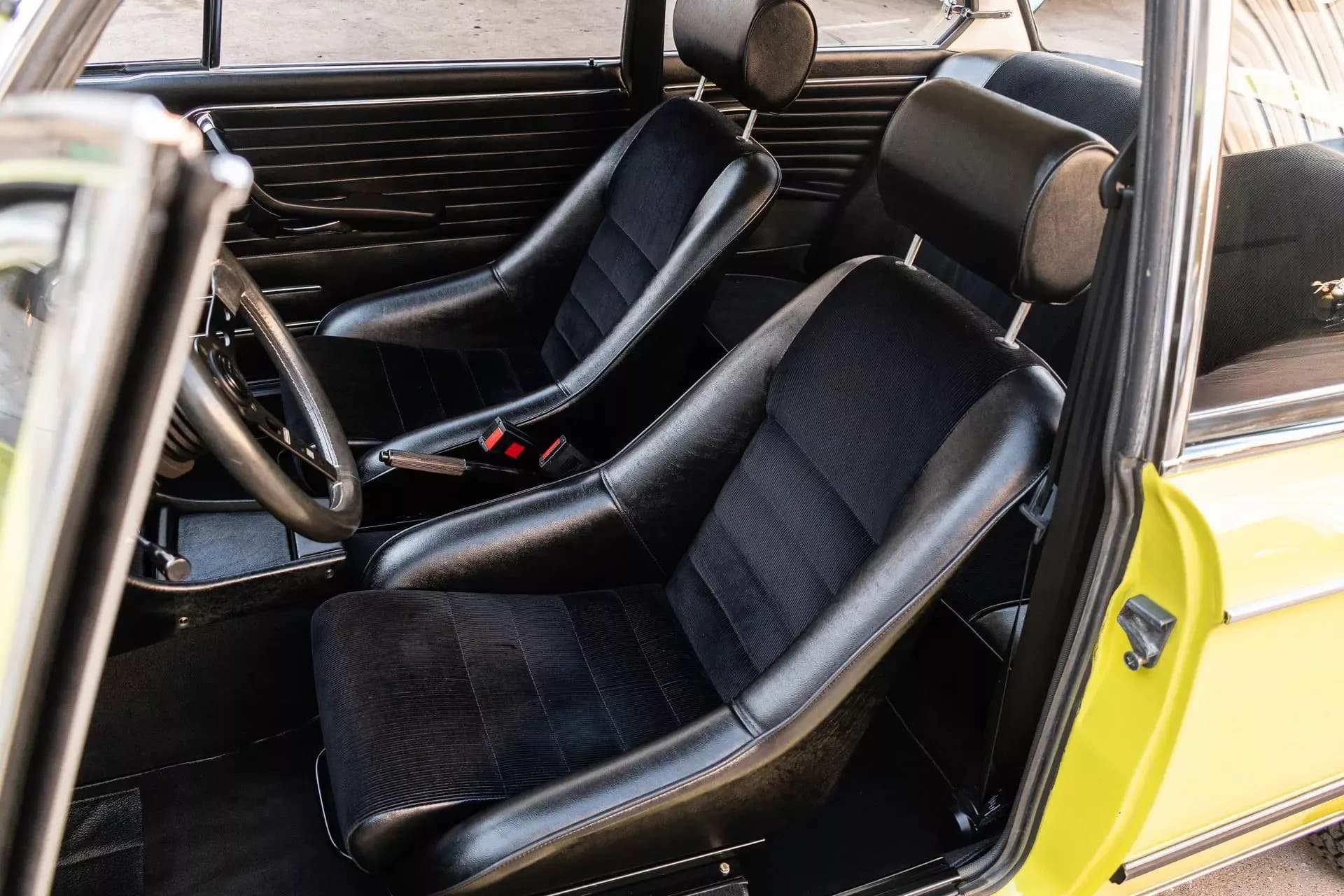 Μια κλασσική «μπέμπα» 2002 φόρεσε «καρδιά» Tesla και μπήκε στη πρίζα! <p data-wpview-marker=