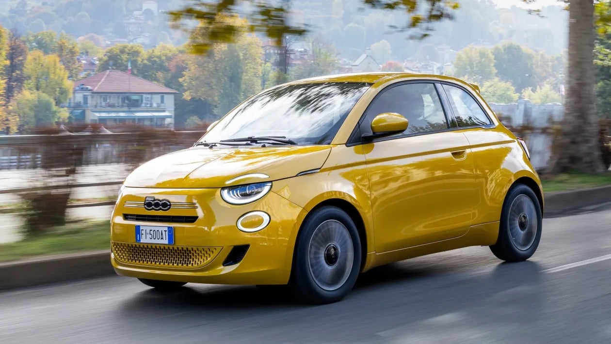 Νέο Fiat 500 Hybrid: Το μικρό υβριδικό, με χειροκίνητο 6άρι και τιμή κάτω από €23.000