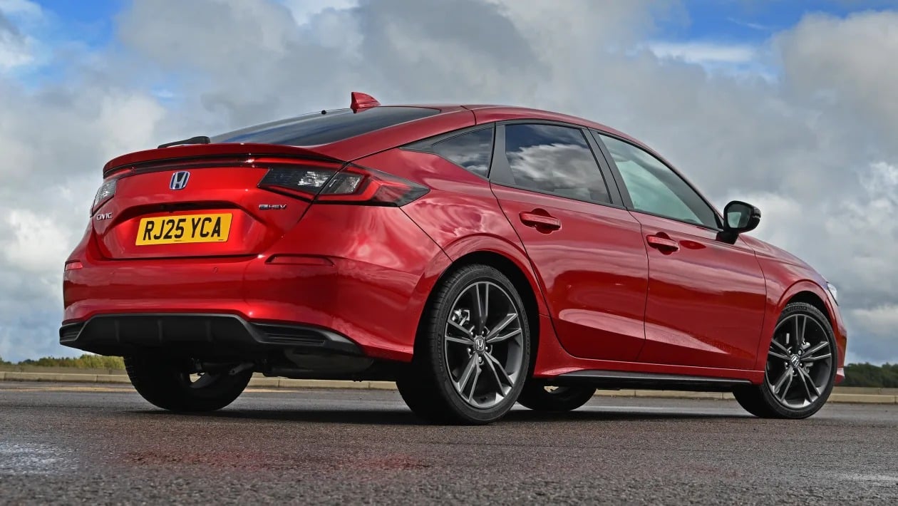 Honda Civic vs SEAT Leon: Ποιο οικογενειακό hatchback είναι το τέλειο αντίδοτο στα SUV;