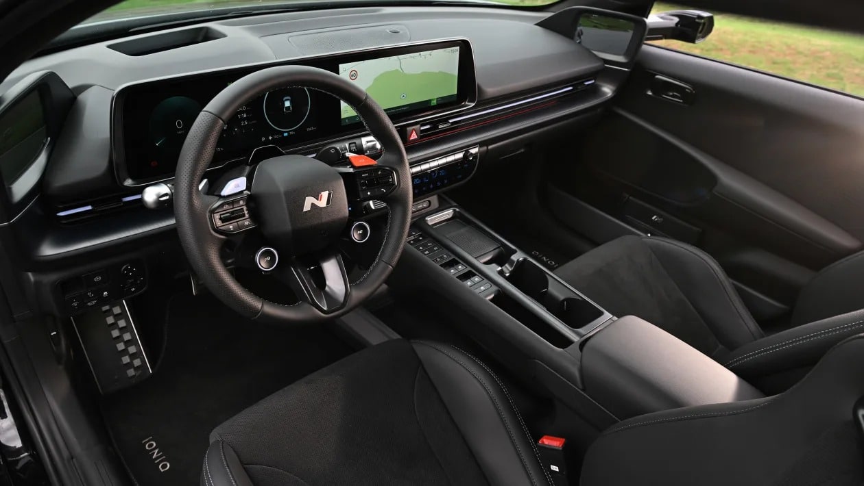 Οδήγηση στο κόκκινο! - Το Hyundai Ioniq 6N δείχνει τι σημαίνει ηλεκτρικό performance