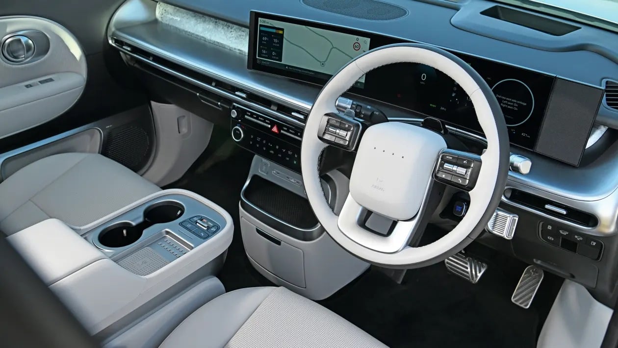 Hyundai Ioniq 9 vs Peugeot E-5008: Ποιο ηλεκτρικό επταθέσιο SUV κερδίζει;