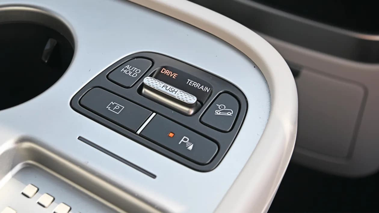 Hyundai Ioniq 9 vs Peugeot E-5008: Ποιο ηλεκτρικό επταθέσιο SUV κερδίζει;