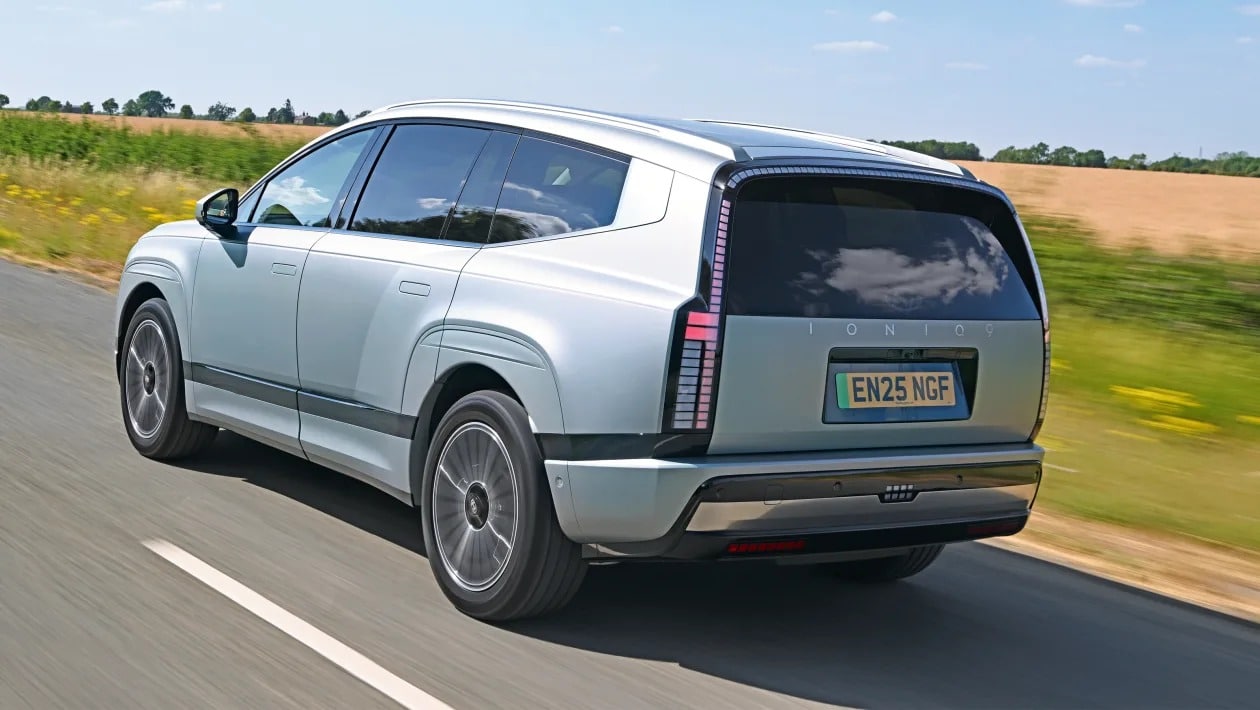 Hyundai Ioniq 9 vs Peugeot E-5008: Ποιο ηλεκτρικό επταθέσιο SUV κερδίζει;