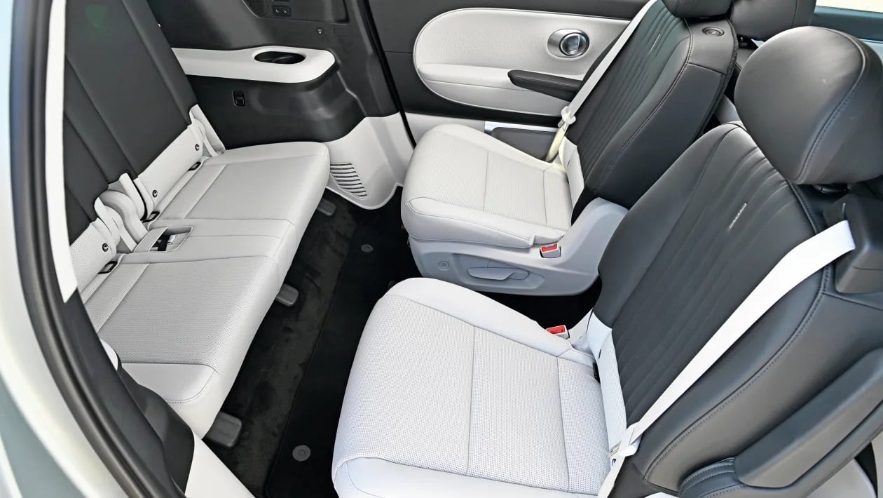 Hyundai Ioniq 9 vs Peugeot E-5008: Ποιο ηλεκτρικό επταθέσιο SUV κερδίζει;