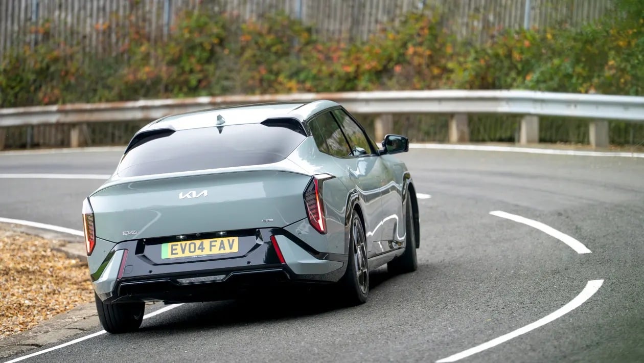 Από το hatchback στο Fastback - Τι πραγματικά αλλάζει στο Kia EV4