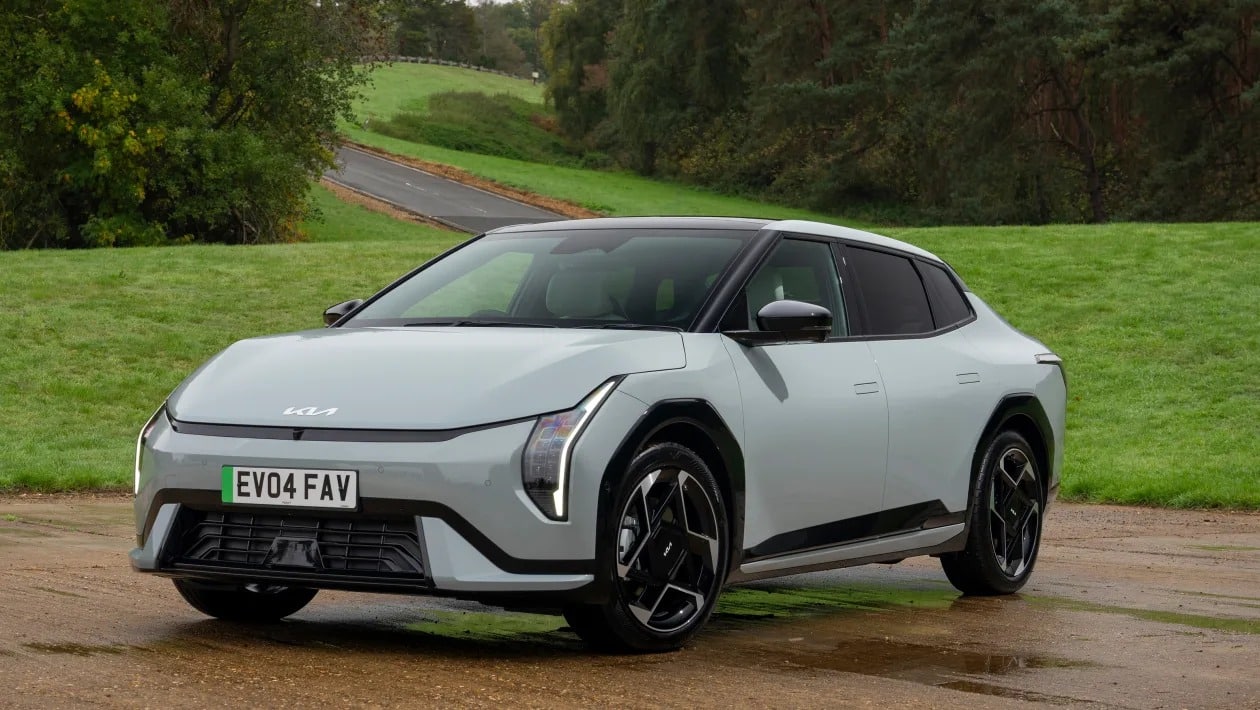 Από το hatchback στο Fastback - Τι πραγματικά αλλάζει στο Kia EV4