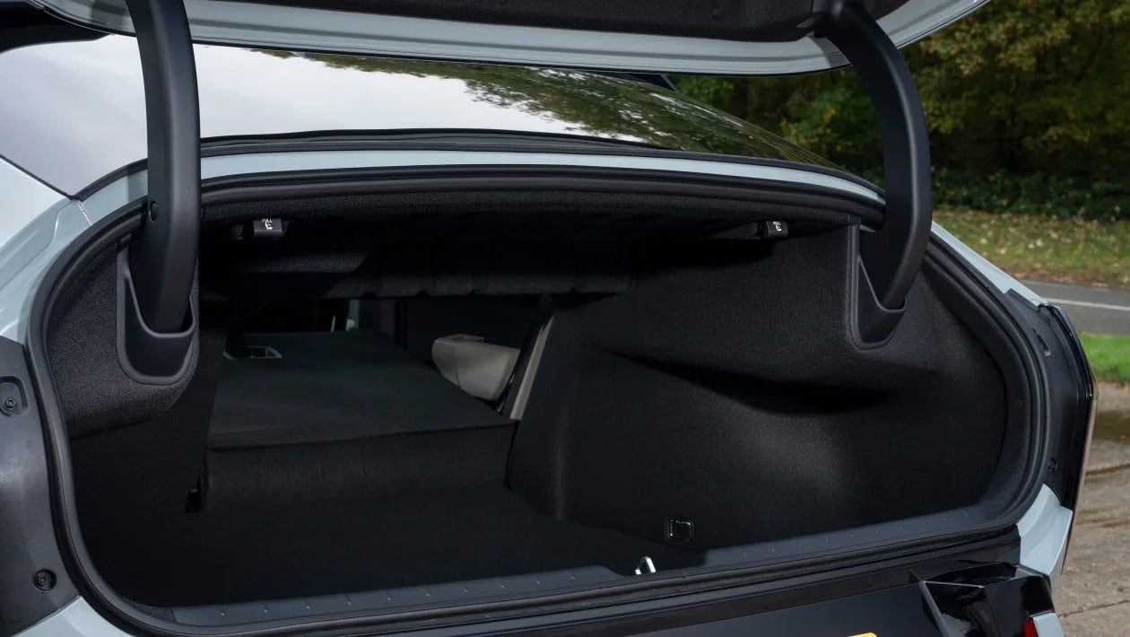 Από το hatchback στο Fastback - Τι πραγματικά αλλάζει στο Kia EV4