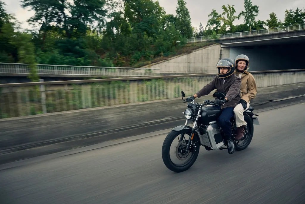 Maeving RM2: Η νέα διθέσια ηλεκτρική μοτοσικλέτα με ρετρό στυλ και καθημερινή πρακτικότητα