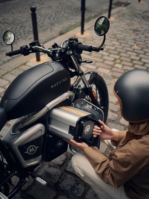 Maeving RM2: Η νέα διθέσια ηλεκτρική μοτοσικλέτα με ρετρό στυλ και καθημερινή πρακτικότητα