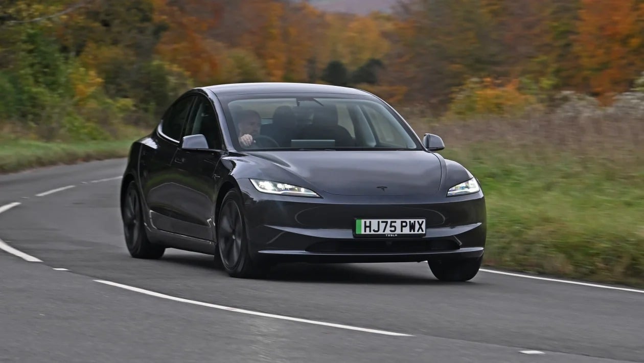 Elite μονομαχία - Tesla Model 3 vs Mercedes CLA: Ποιο ηλεκτρικό sedan κερδίζει;