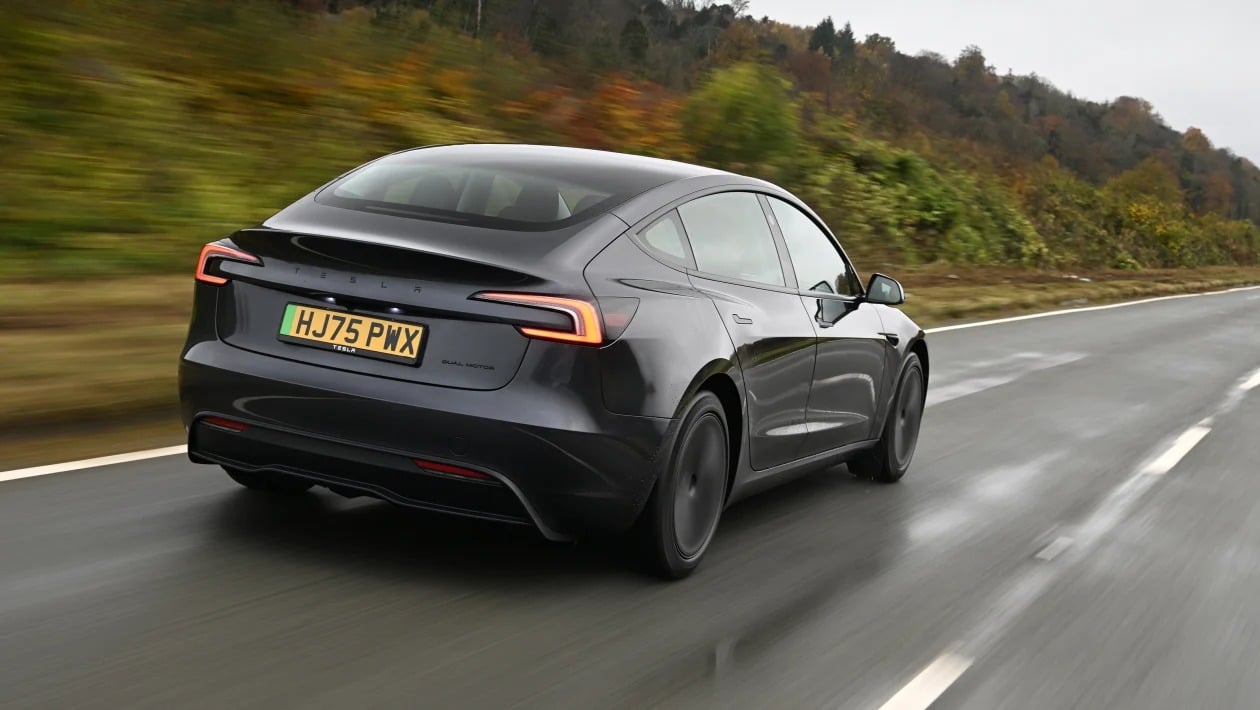 Elite μονομαχία - Tesla Model 3 vs Mercedes CLA: Ποιο ηλεκτρικό sedan κερδίζει;