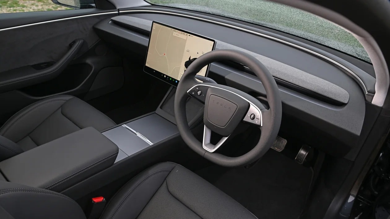 Elite μονομαχία - Tesla Model 3 vs Mercedes CLA: Ποιο ηλεκτρικό sedan κερδίζει;