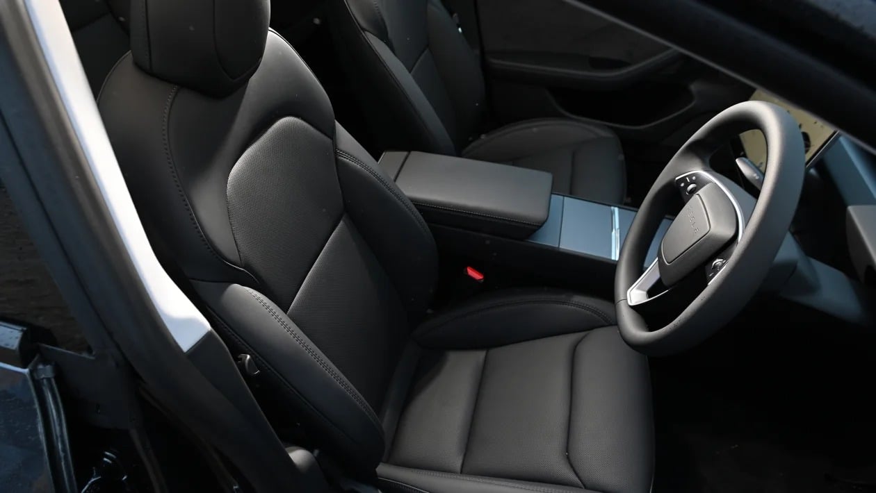 Elite μονομαχία - Tesla Model 3 vs Mercedes CLA: Ποιο ηλεκτρικό sedan κερδίζει;