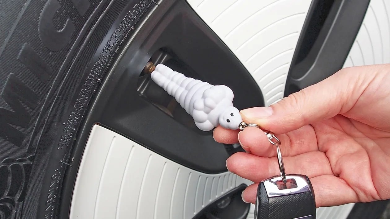 20 Χριστουγεννιάτικα δώρα με θέμα το αυτοκίνητο κοντά στα €60