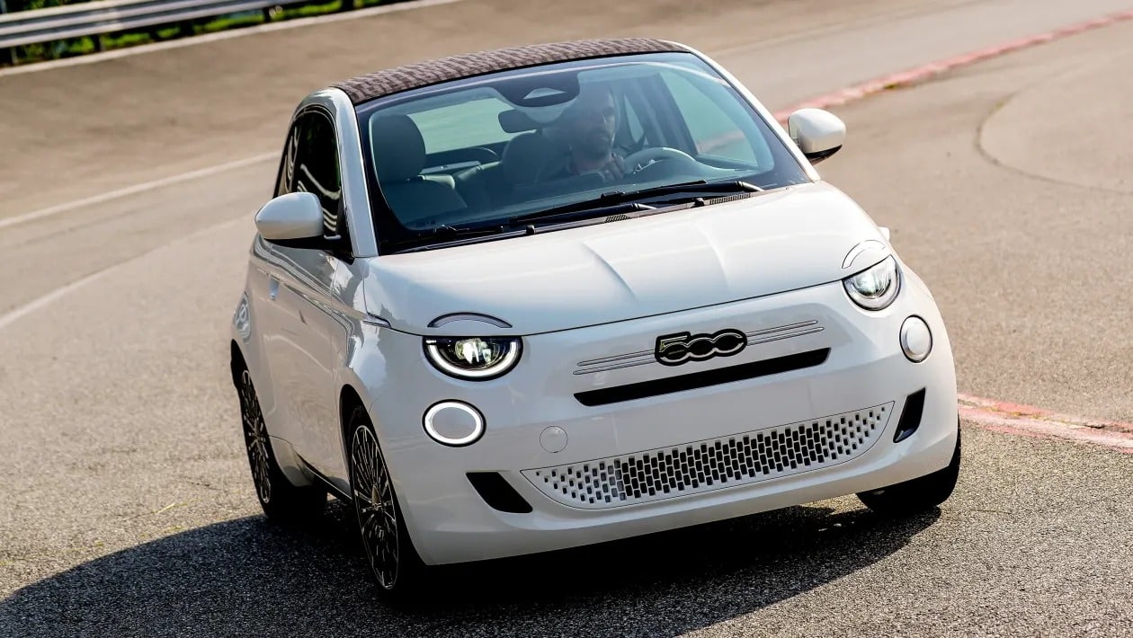 Νέο Fiat 500 Hybrid: Το μικρό υβριδικό, με χειροκίνητο 6άρι και τιμή κάτω από €23.000 