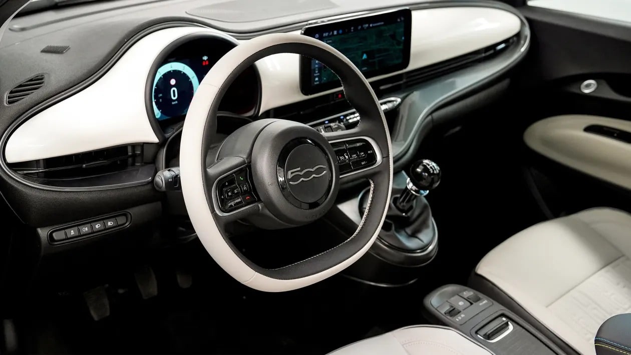 Νέο Fiat 500 Hybrid: Το μικρό υβριδικό, με χειροκίνητο 6άρι και τιμή κάτω από €23.000 