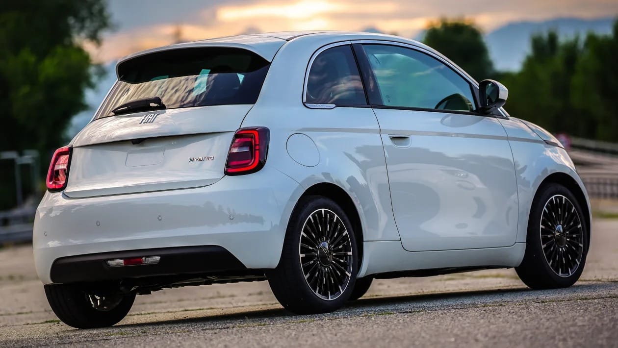 Νέο Fiat 500 Hybrid: Το μικρό υβριδικό, με χειροκίνητο 6άρι και τιμή κάτω από €23.000 