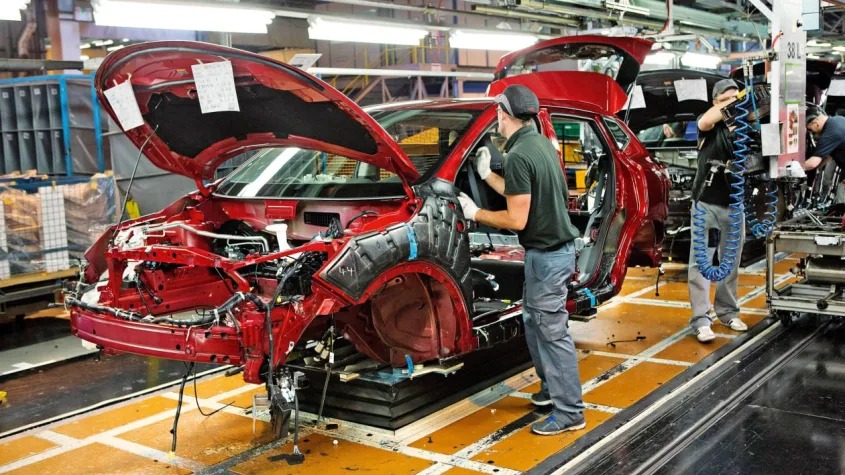 Ανάσα για την αυτοκινητοβιομηχανία: Η Κίνα άρει τους περιορισμούς στα τσιπ