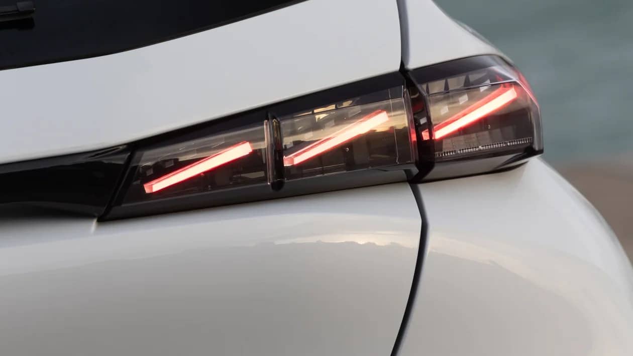 Η κίνηση-ματ της Peugeot: Νέο 308 Hybrid και... αντίο SUV