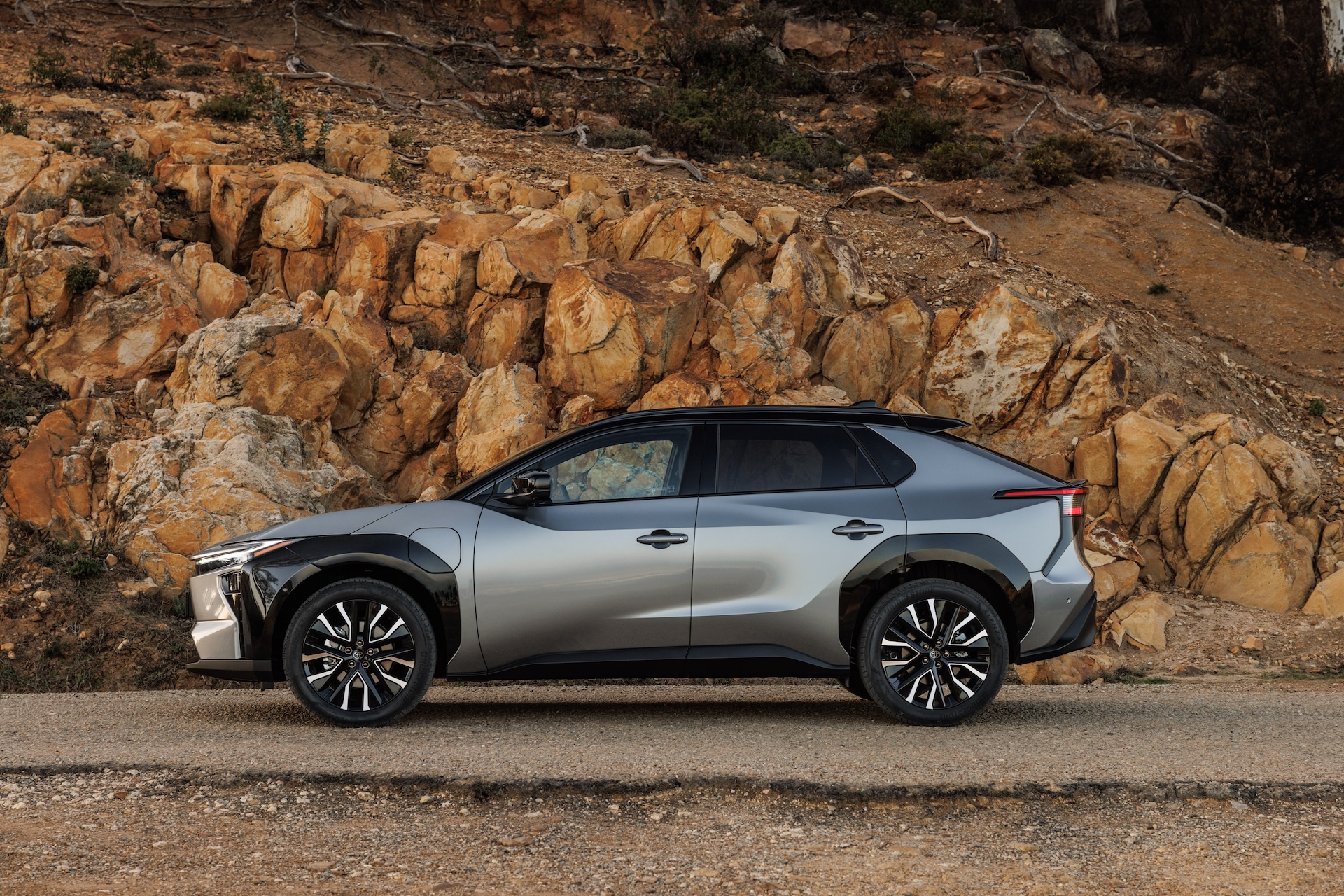 Νέο Toyota bZ4X 2025 - Το ηλεκτρικό SUV που αλλάζει επίπεδο σε αυτονομία, ισχύ και τεχνολογία!