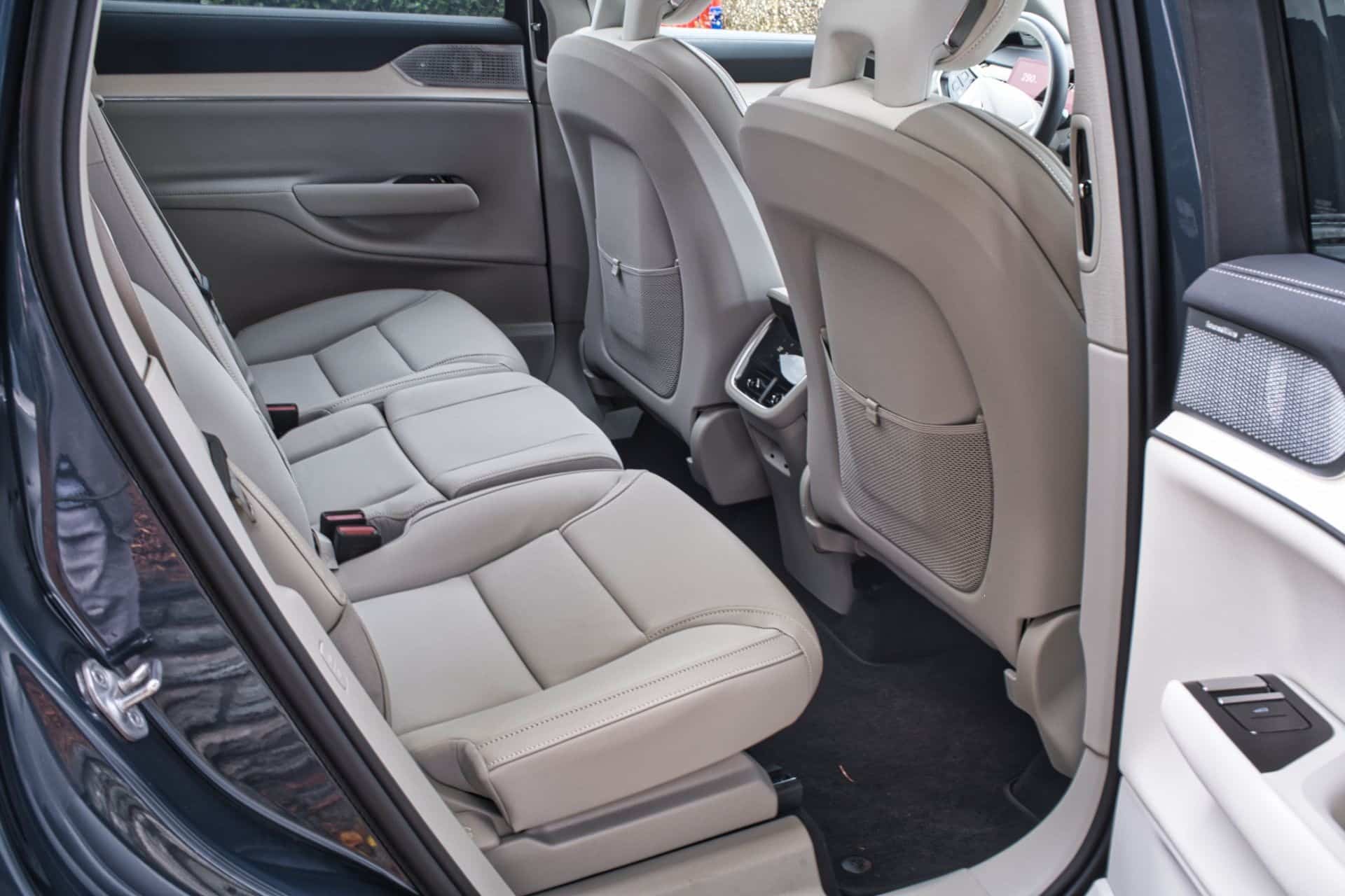 Volvo EX90 – H κυριαρχία στην πιο ήρεμη μορφή της