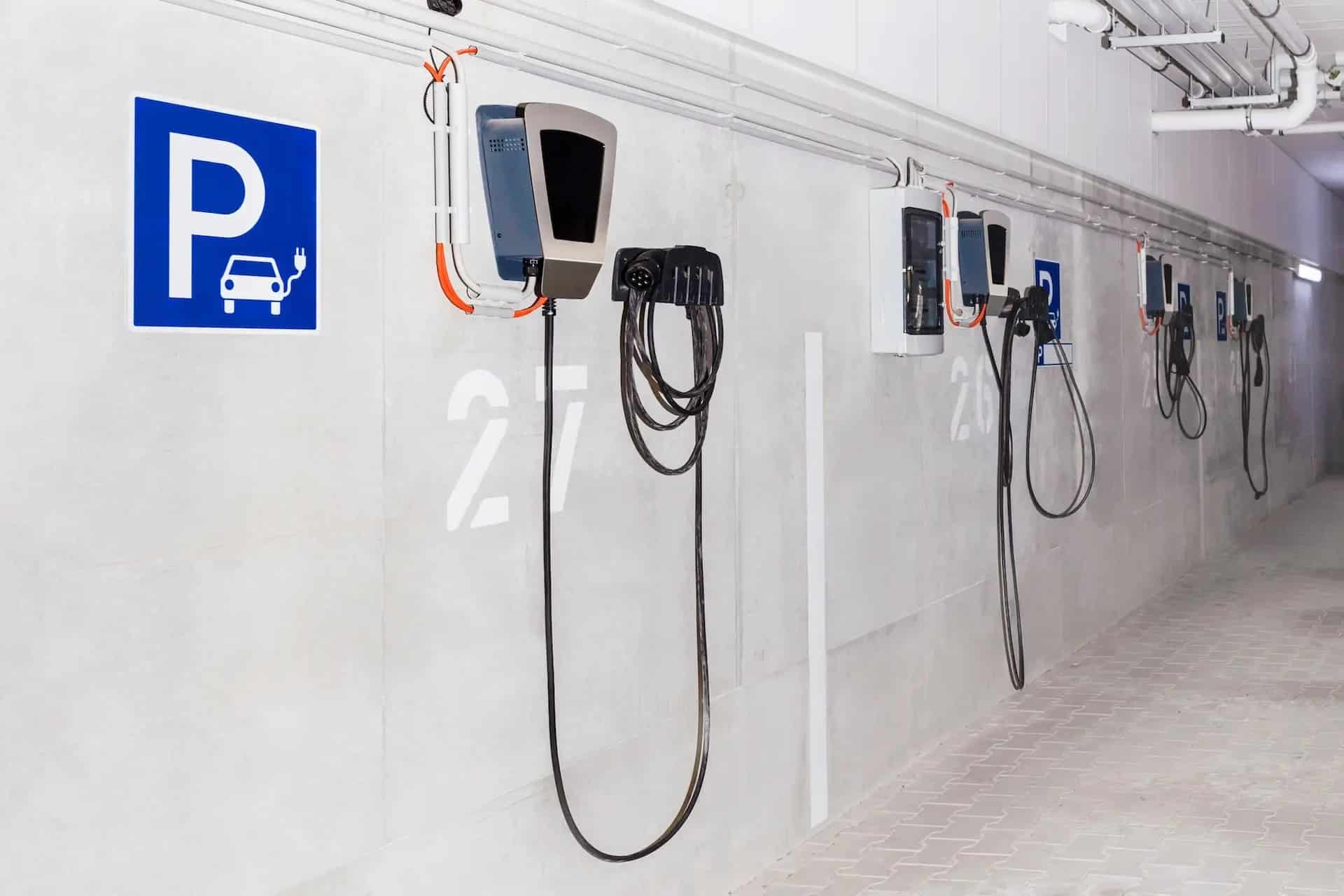 Πώς μπορεί να βελτιωθεί η φόρτιση ηλεκτρικών αυτοκινήτων σε πολυκατοικίες;