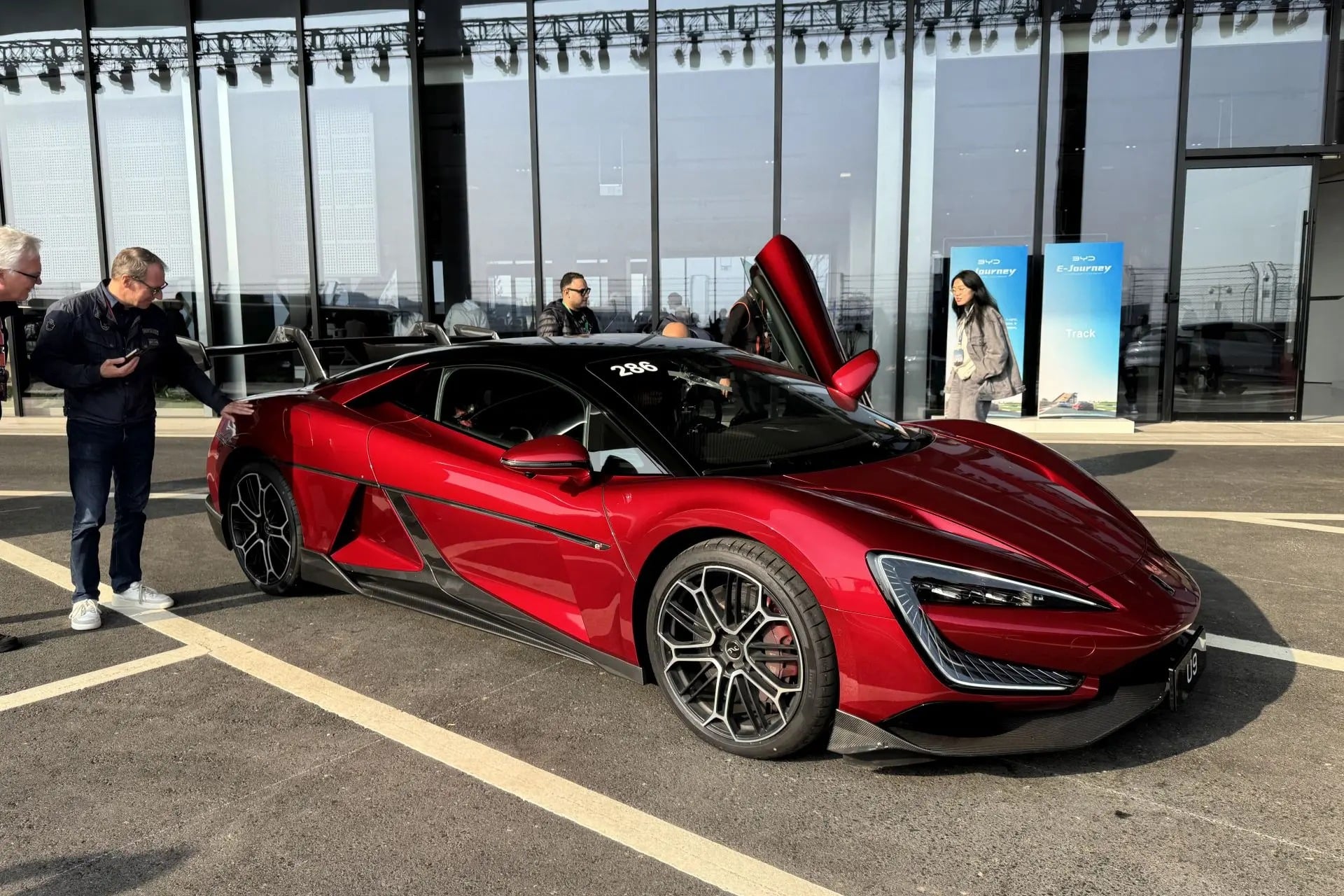 Yangwang U9: Οδηγώντας το ταχύτερο αυτοκίνητο παραγωγής στον κόσμο