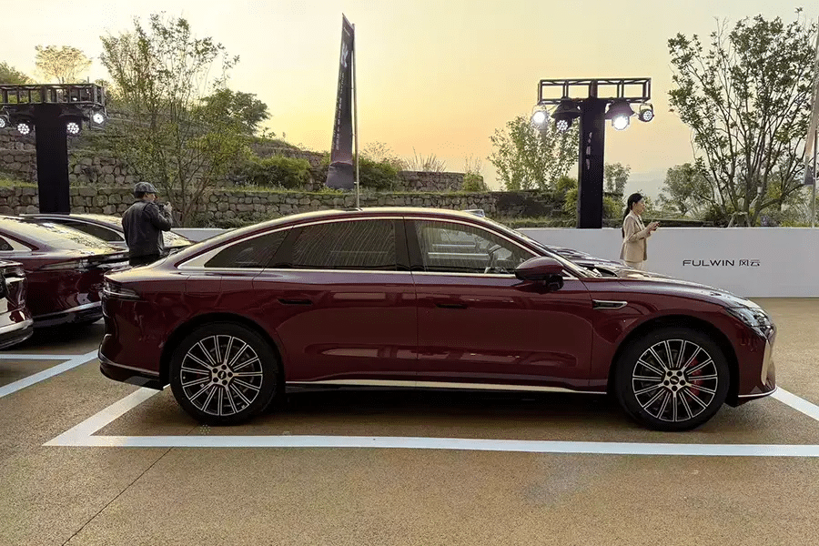 Αυτό το κινέζικο σεντάν έχει συνδυασμένη αυτονομία άνω των 2.500 χλμ!